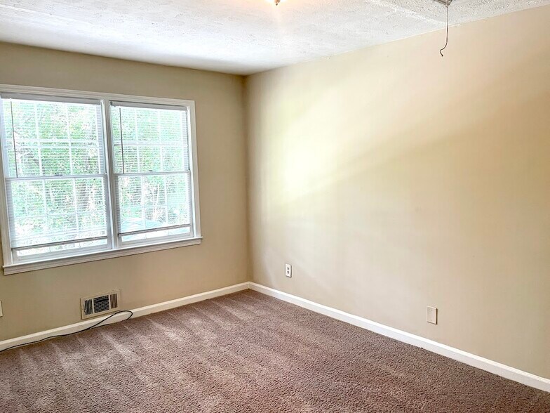 More Photos Of 2611 Golfview Ter SE, Conyers Multifamily For Sale