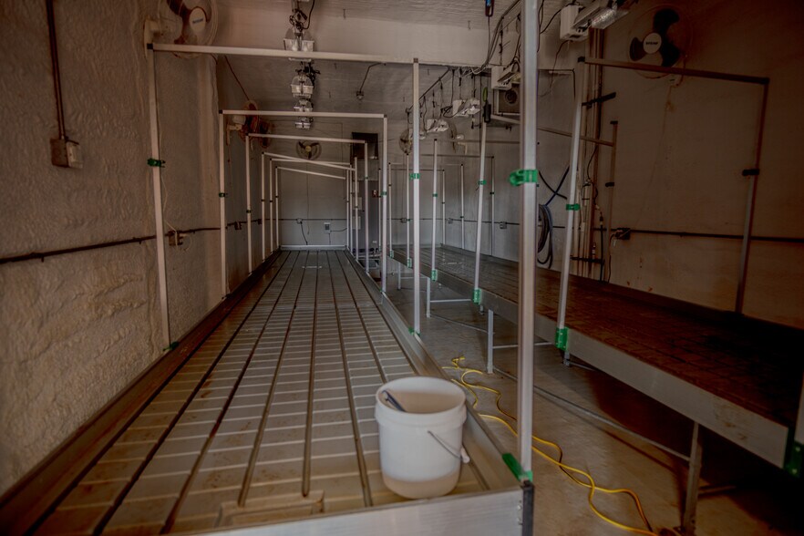 More Photos Of 103 N. Clarady, Wanette Industrial For Sale