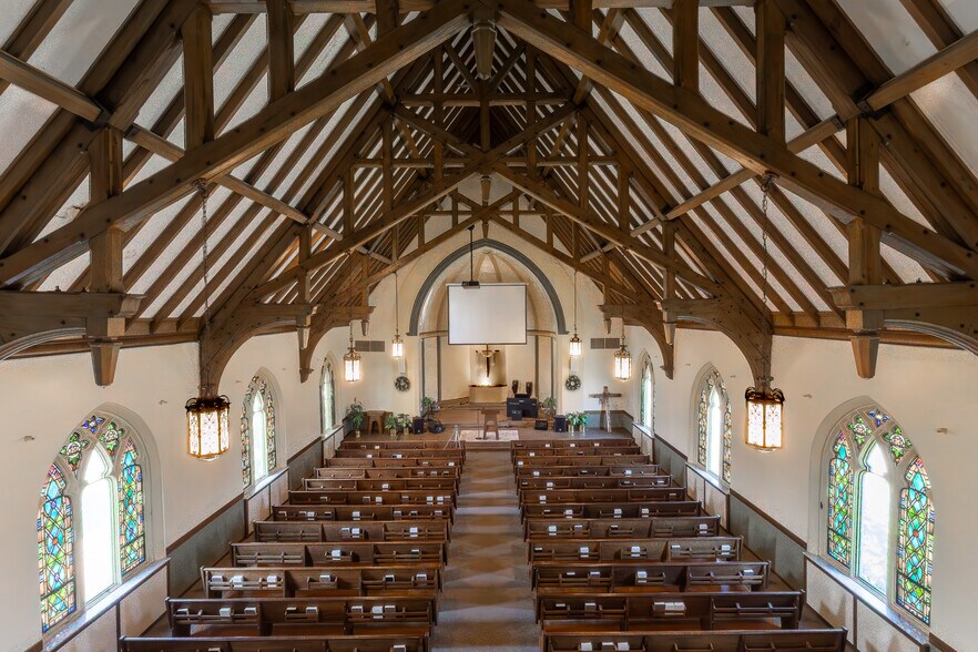 More Photos Of 309 N Broad St, Grove City Religious Facility For Sale