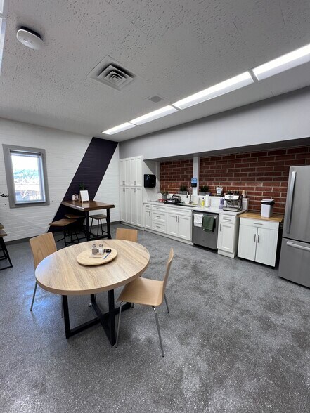 More Photos Of 1699 W Grand Ave, Oakland Office For Lease