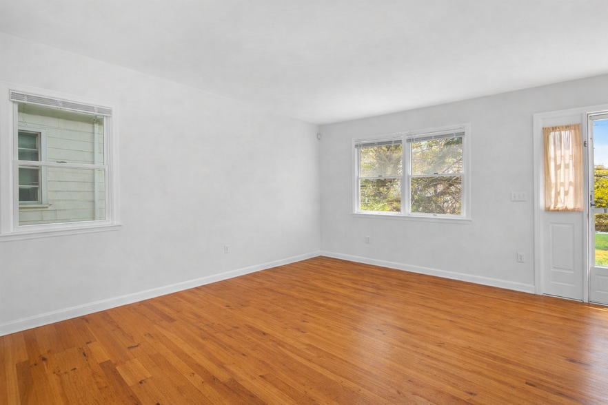 More Photos Of 21 Division St, Greenwich Multifamily For Sale