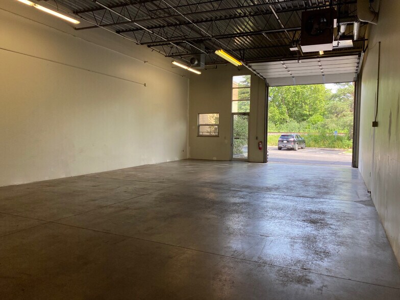 More Photos Of 7600 W 27th St, Saint Louis Park Service For Lease