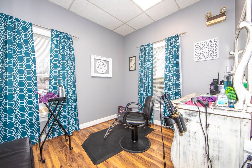 More Photos Of 6501 Mechanicsville Tpke, Mechanicsville Office For Lease