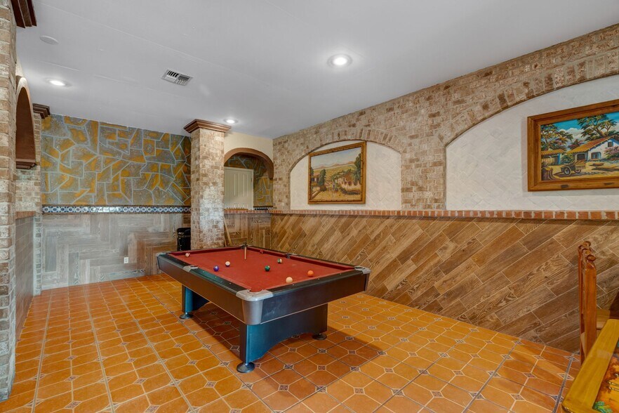 More Photos Of 929 US-98, Columbia Restaurant For Sale