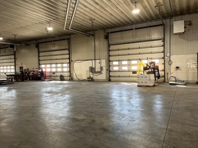 More Photos Of 731 Rue Lucien-Leboeuf, Bécancour Industrial For Sale