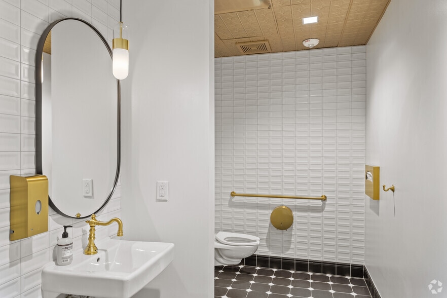 More Photos Of 319 Clematis St, West Palm Beach Office For Lease