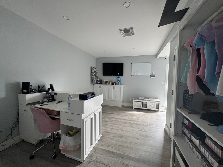 More Photos Of 1046-1048 Montauk Hwy, Copiague Freestanding For Lease