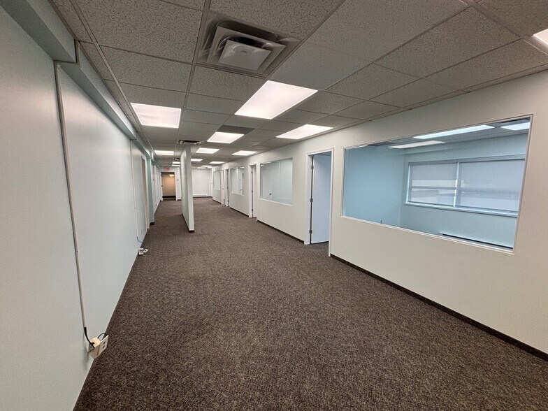 More Photos Of 4125 Mcconnell Dr, Burnaby Warehouse For Lease