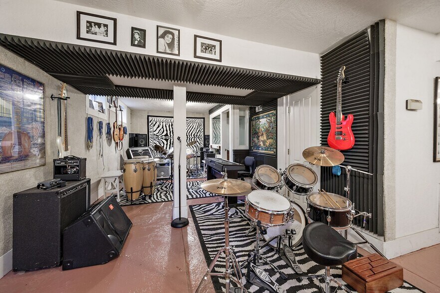 More Photos Of 2336 Table Rock Rd, Medford Freestanding For Sale