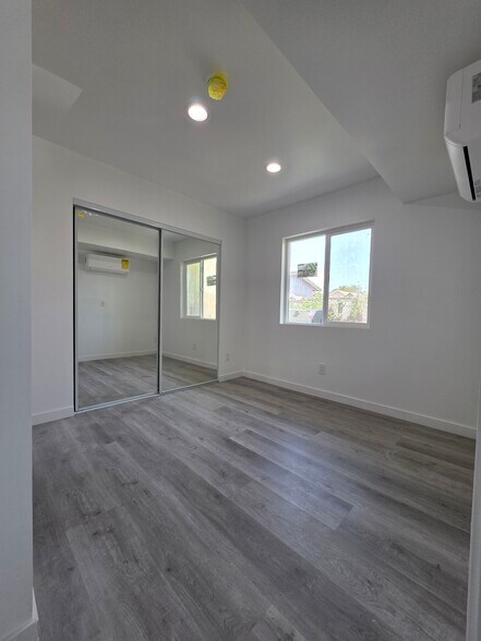 More Photos Of 635 W 51st St, Los Angeles Multifamily For Sale
