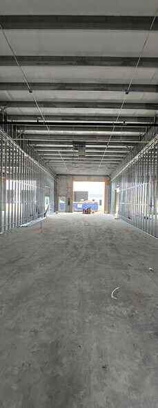 More Photos Of 16109 Lee Rd, Fort Myers Manufacturing For Sale