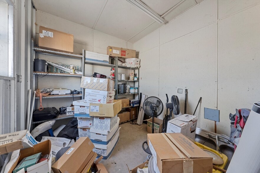 More Photos Of 330 Elco Ln, China Spring Warehouse For Lease