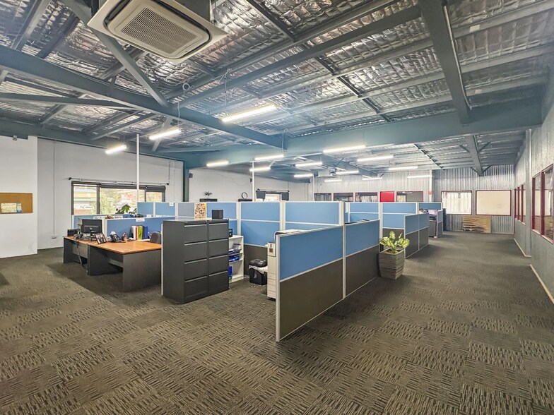 More Photos Of 221-223 Old Hume Hwy, Mittagong Showroom For Lease