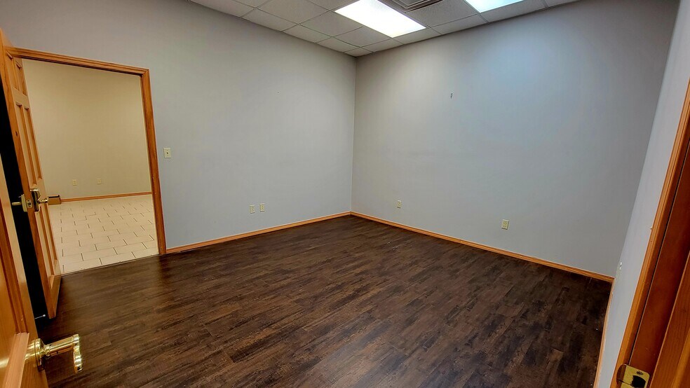 More Photos Of 330 S Mill St, Pryor Office For Sale