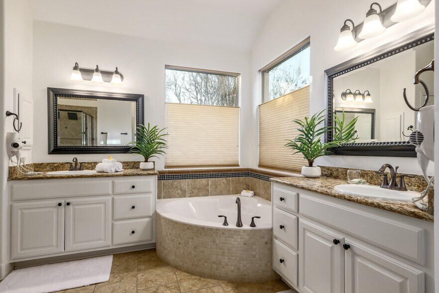 More Photos Of 8601 Zyle Rd, Austin Specialty For Sale