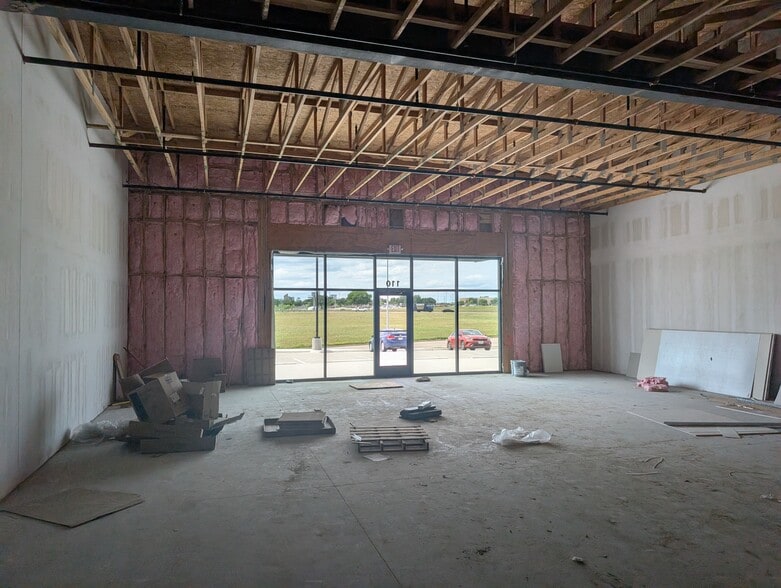 More Photos Of 2401 NW Loop 820, Fort Worth Storefront Retail Office For Lease