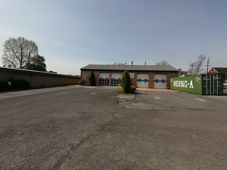 More Photos Of 120 Church St, Hagerstown Auto Repair For Sale