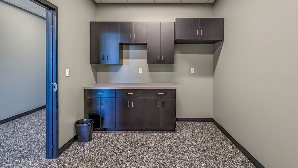 More Photos Of 6131 Rome Cir, Rochester Warehouse For Lease