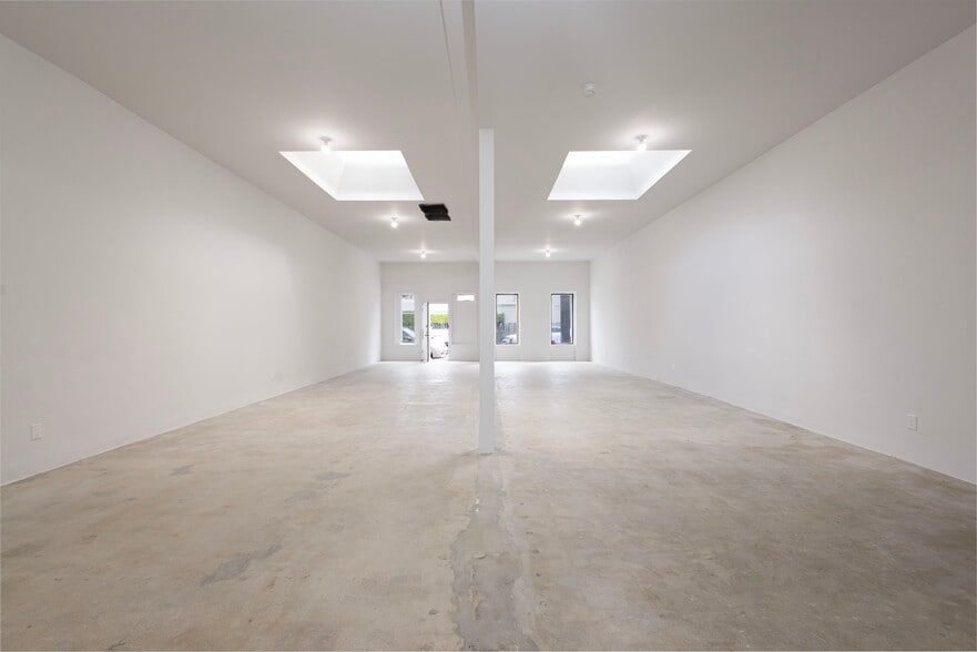 More Photos Of 1157 S Robertson Blvd, Los Angeles Flex For Lease