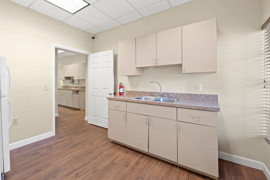 More Photos Of 923-931 37th Pl, Vero Beach Medical For Lease