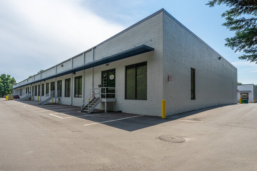 More Photos Of 4820 Clark Howell Hwy, College Park Warehouse For Lease