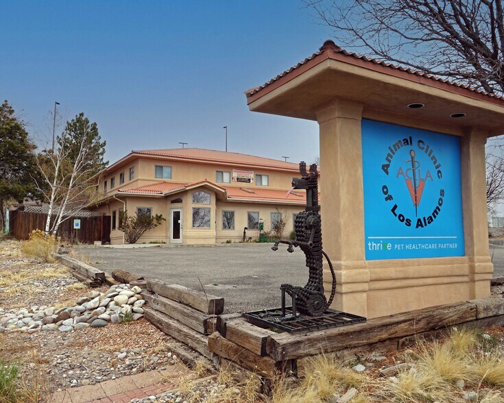 More Photos Of 131 Eastgate Dr, Los Alamos Veterinarian Kennel For Sale
