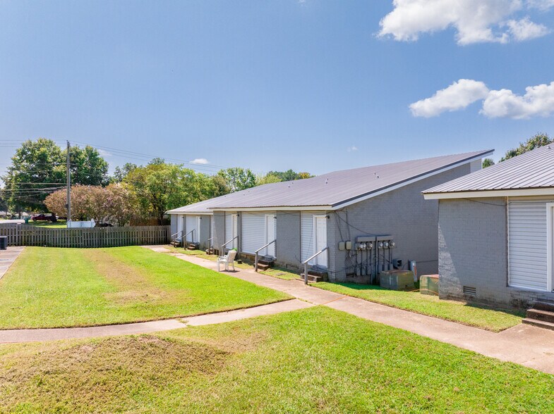 More Photos Of 961 Old Hickory Blvd, Jackson Apartments For Sale