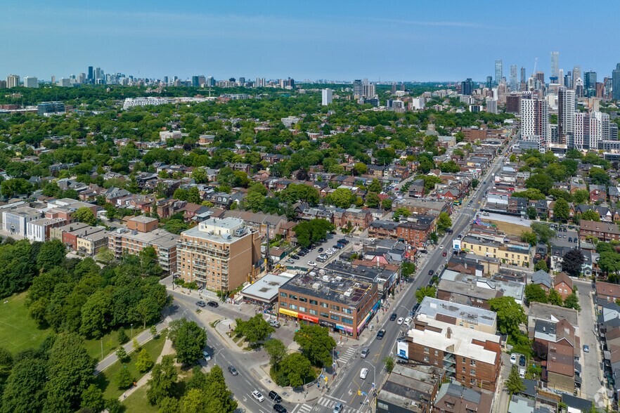 More Photos Of 726 Bloor St W, Toronto General Retail For Lease