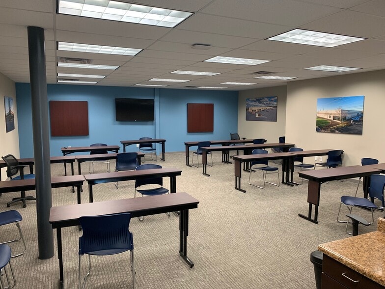 More Photos Of 1400-1408 Donelson Pike, Nashville Light Manufacturing For Lease