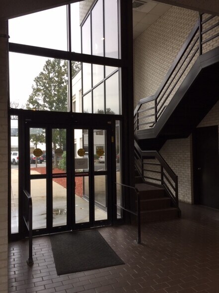 More Photos Of 1635 Mineral Spring Ave, North Providence Medical For Lease