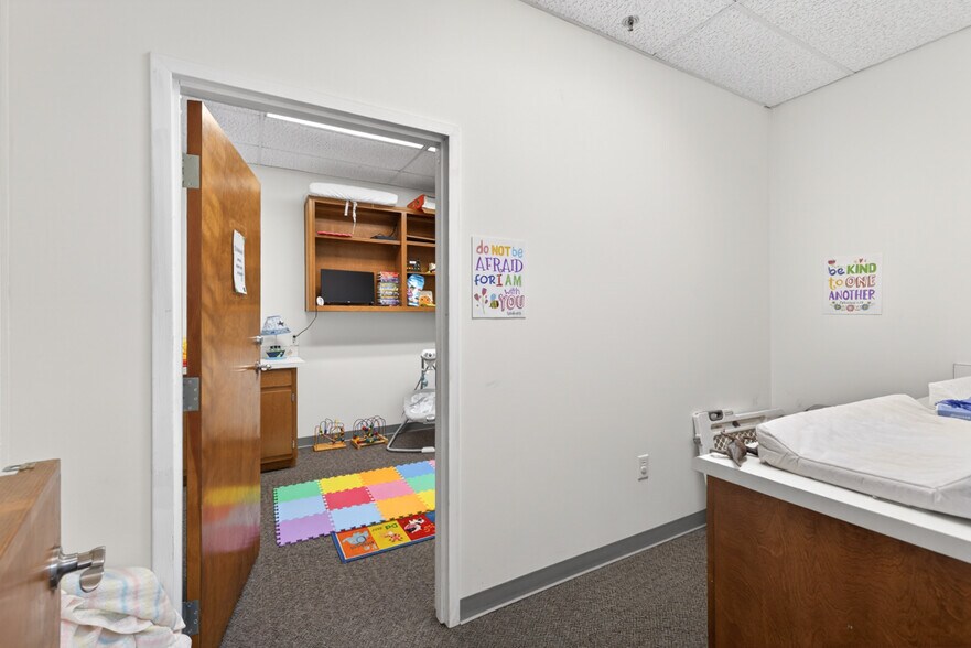 More Photos Of 3005 Lenora Church Rd, Snellville Office For Sale