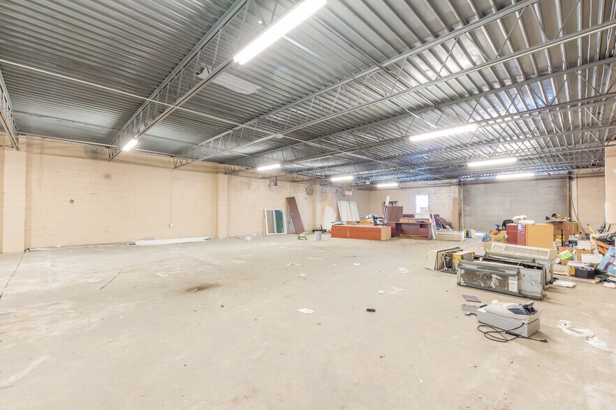 More Photos Of 8456 Newman St, Douglasville Light Manufacturing For Lease
