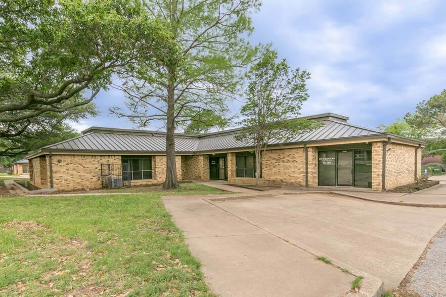 More Photos Of 736 N Fielder Rd, Arlington Medical For Sale