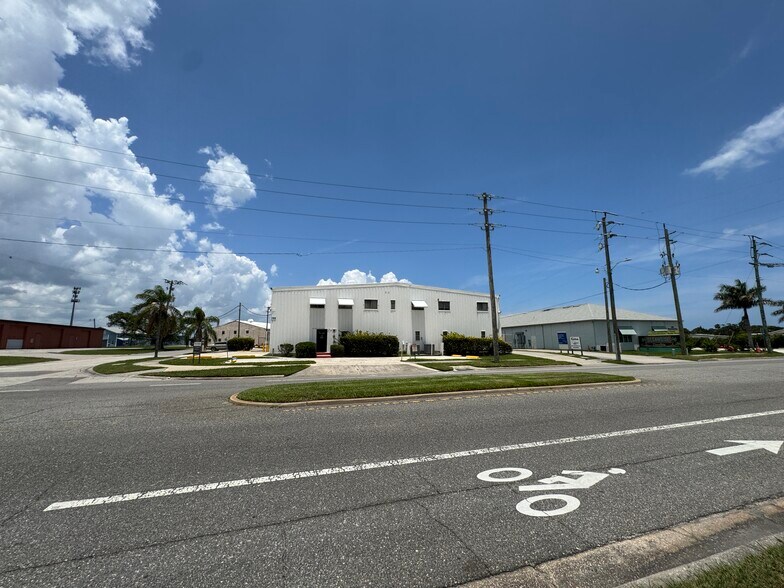More Photos Of 280 W Central Blvd, Cape Canaveral Manufacturing For Sale