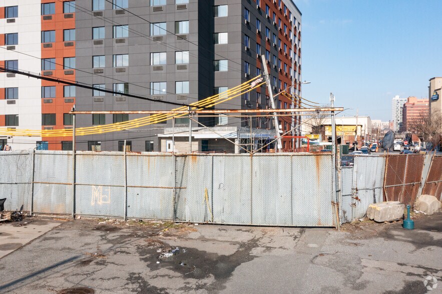 More Photos Of 15602 Liberty Ave, Jamaica Land For Lease