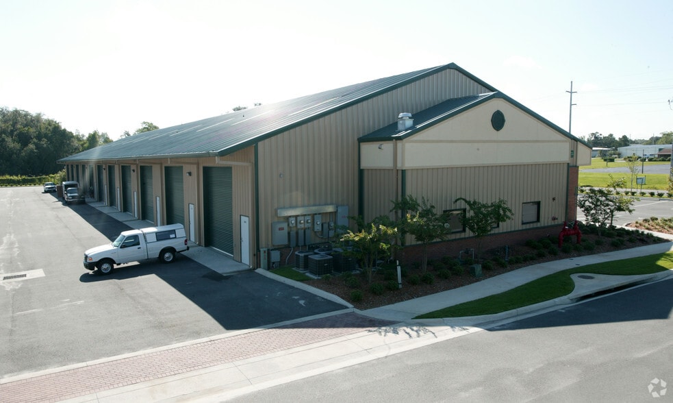 More Photos Of 124-146 Park Center St, Leesburg Light Manufacturing For Lease