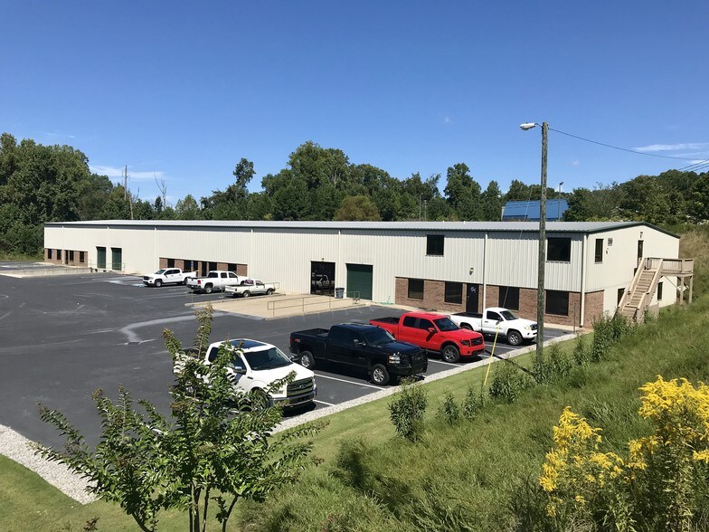 More Photos Of 230 Industrial Park Rd, Baldwin Warehouse For Lease