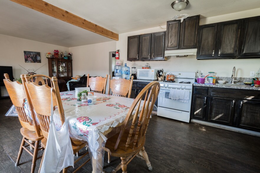 More Photos Of 16650-16658 Woodruff Ave, Bellflower Storefront Retail Residential For Sale