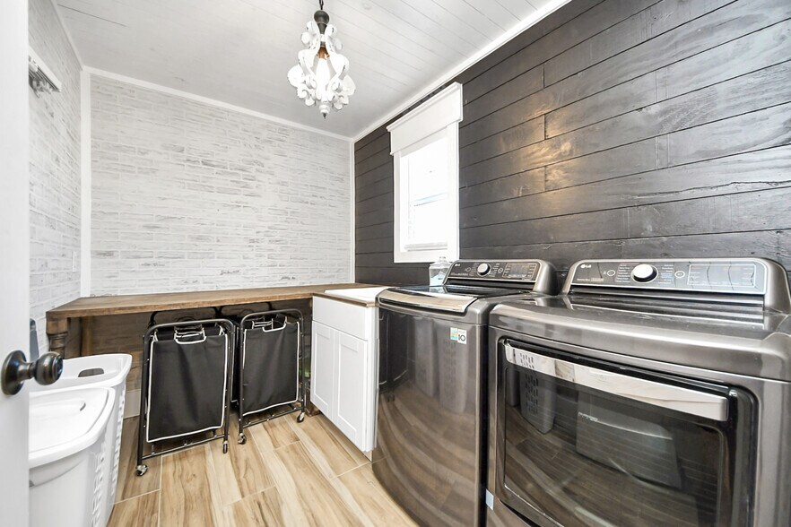 More Photos Of 17188 Highway 321, Dayton Specialty For Sale