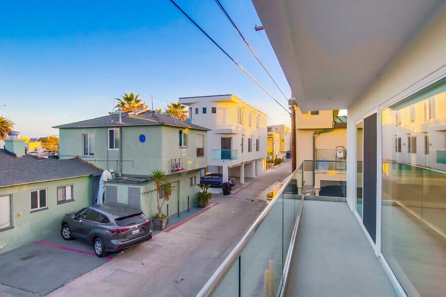 More Photos Of 3449 Ocean Front Walk, San Diego Apartments For Sale