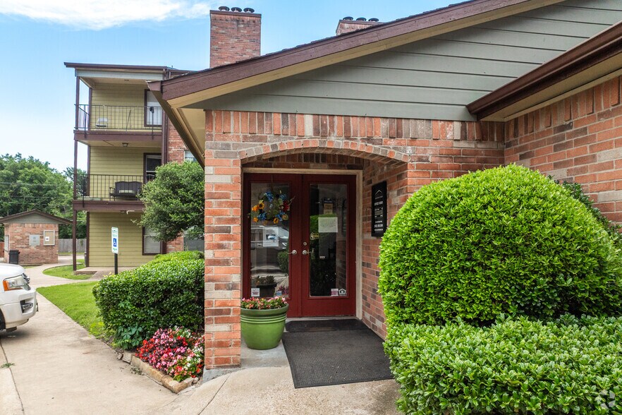 More Photos Of 1600 LaSalle Dr, Sherman Apartments For Sale
