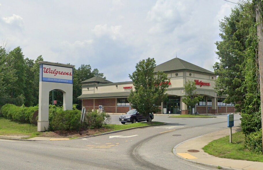More Photos Of 256 Pleasant St, Methuen Drugstore For Lease
