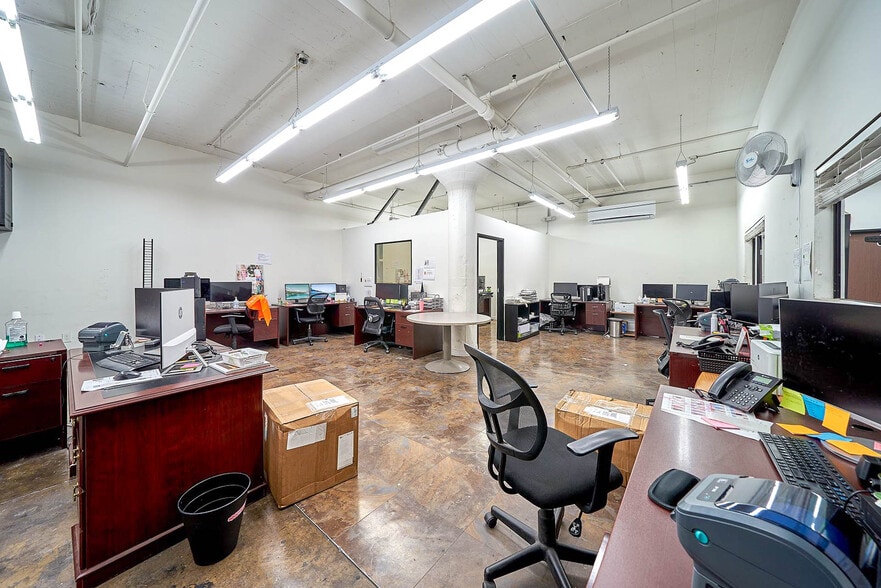 More Photos Of 4383 Fruitland Ave, Vernon Manufacturing For Sale
