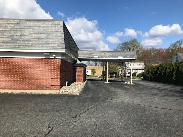 More Photos Of 995 Bloomfield Ave, West Caldwell Bank For Lease
