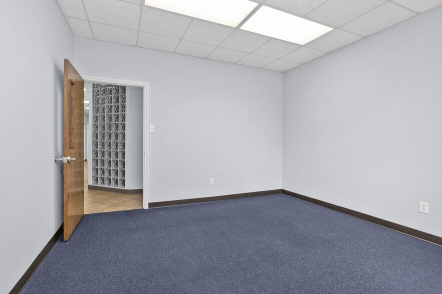 More Photos Of 1207 N Fm 3083 Rd, Conroe Distribution For Lease