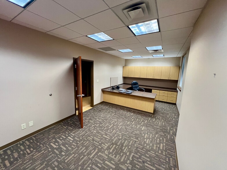 More Photos Of 2903-2915 Enterprise Dr, Anderson Office For Sale