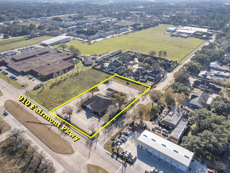 More Photos Of 910 Fairmont Pky, Pasadena Storefront Retail Office For Sale