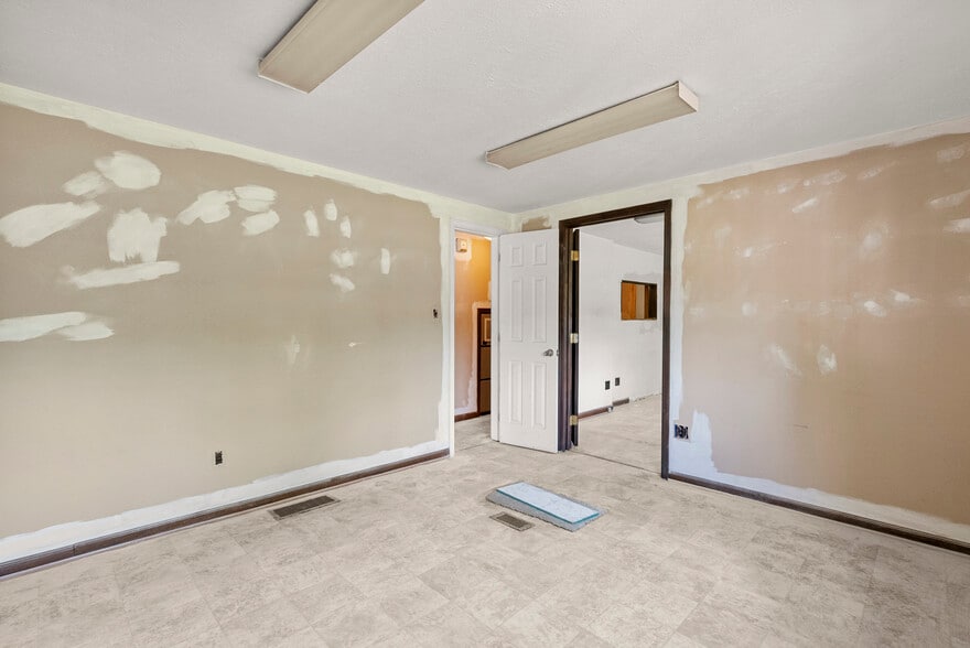 More Photos Of 130 Cooper Run, Shepherdsville Warehouse For Sale