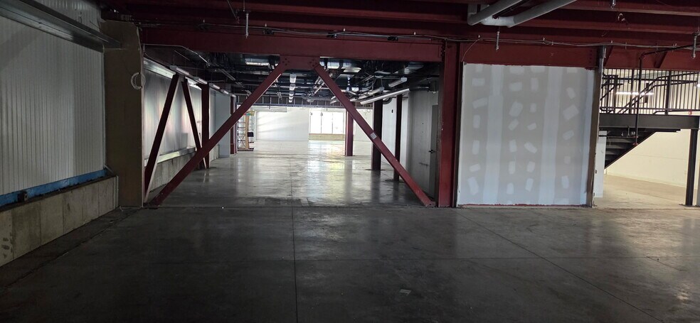 More Photos Of 225 Ellicott St, Buffalo Supermarket For Sale