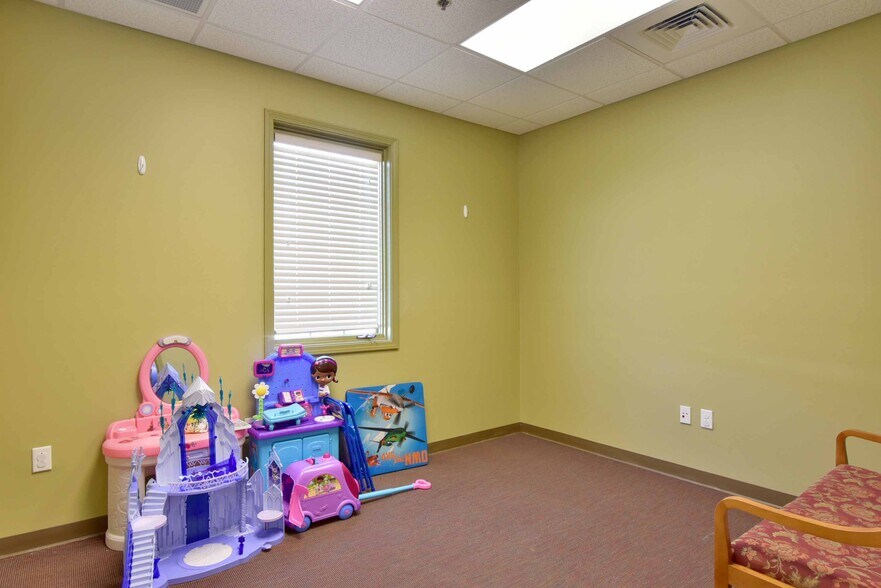 More Photos Of 354 E Washington Ave, Ashburn Healthcare For Sale